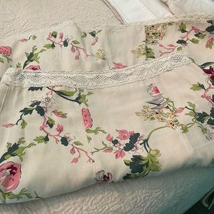 A beautiful floral cabi skirt with lace detailing.  Size 6